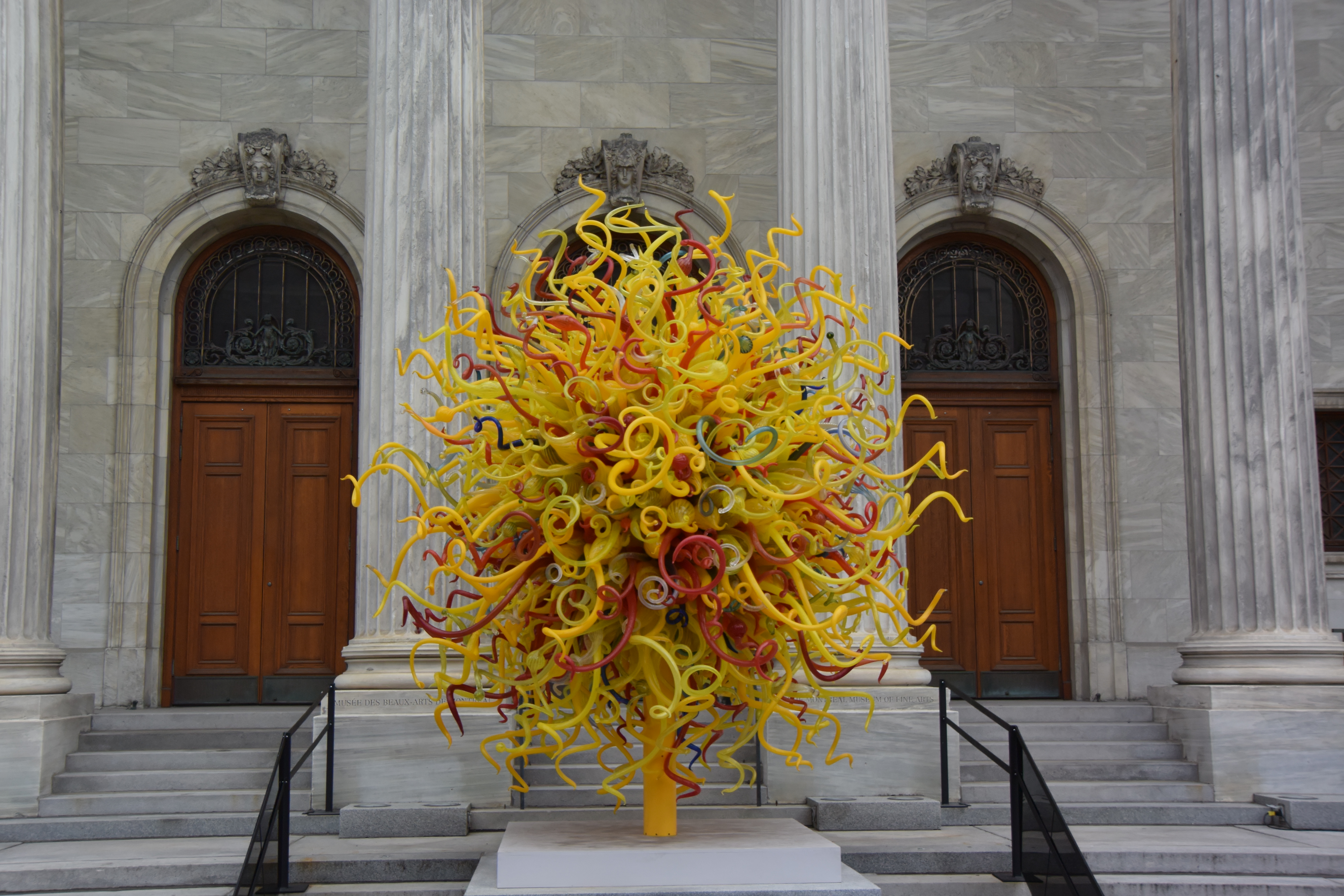 Glasskulptur  Museum of Modern Art, Montreal - "Le Soleil" von Chihuly 